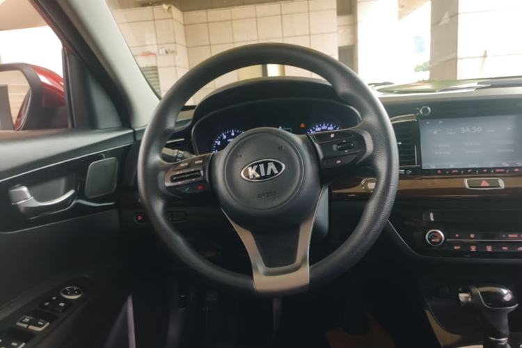 Used Kia K4 2014 1.8L Automatic GLS Steering Wheel
