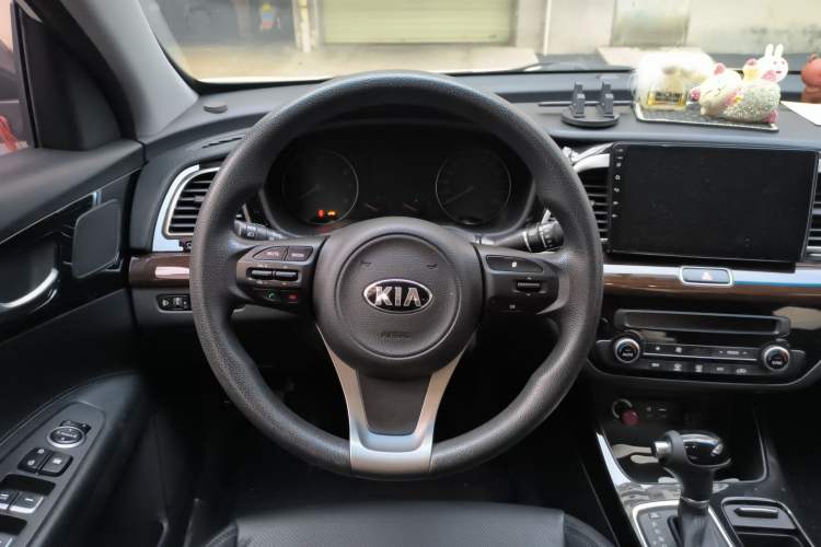 Used Kia K4 2014 1.8L Automatic GLS Steering Wheel