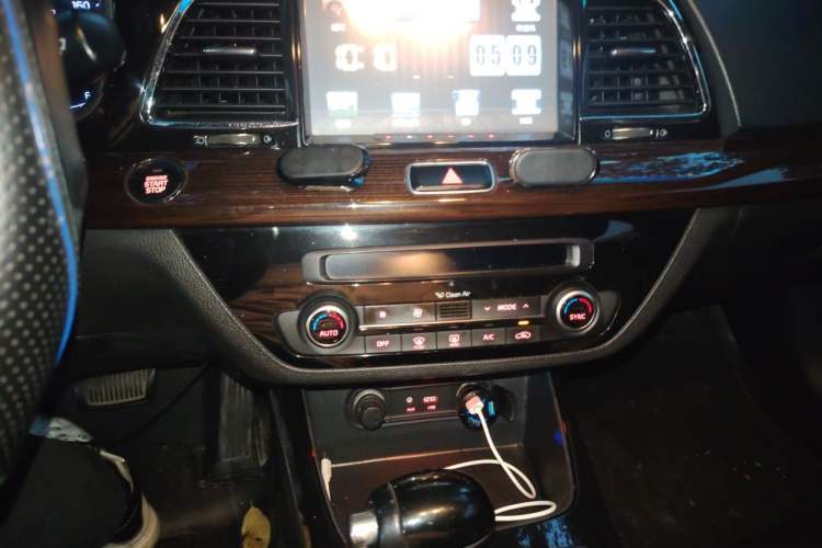 Used Kia K4 2014 1.8L Automatic LUX Audio And AC Panel