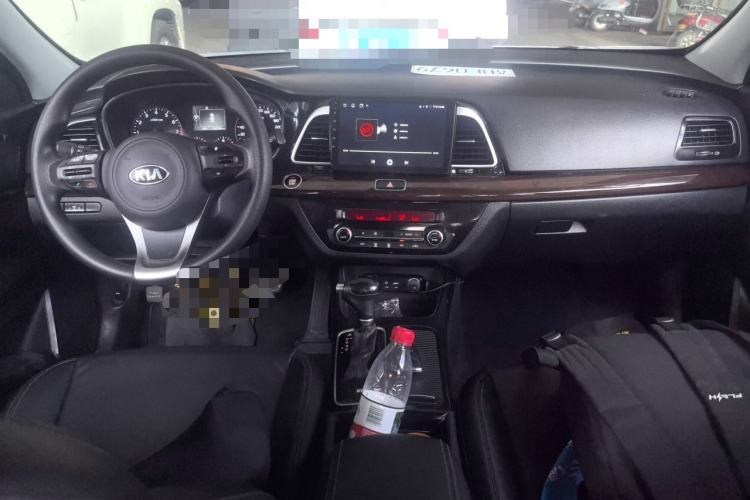 Used Kia K4 2014 1.8L Automatic GLS Center Console