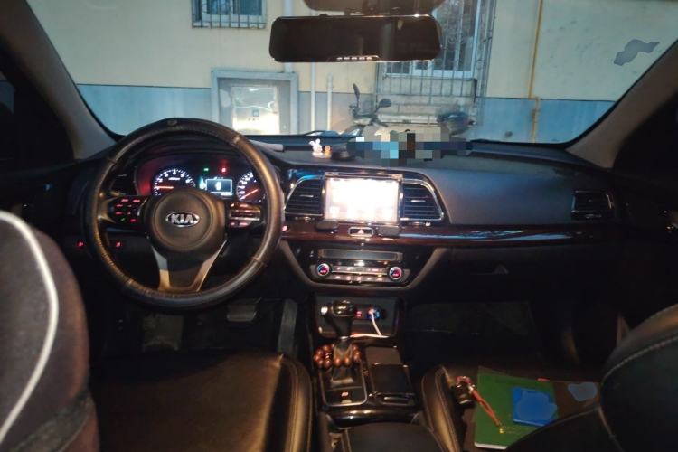 Used Kia K4 2014 1.8L Automatic LUX Center Console