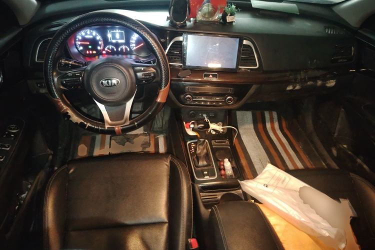 Used Kia K4 2014 1.8L Automatic GLS Center Console