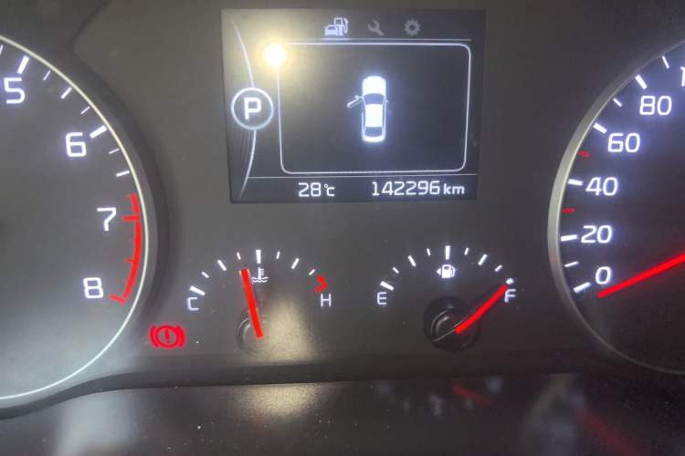Used Kia K4 2014 1.8L Automatic GLS Odometer Close Up