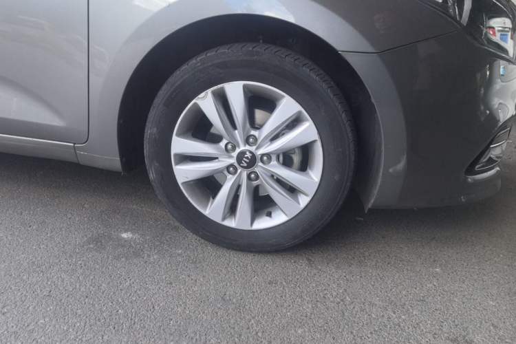 Used Kia K4 2014 1.8L Automatic GLS Right Front Wheel Hub