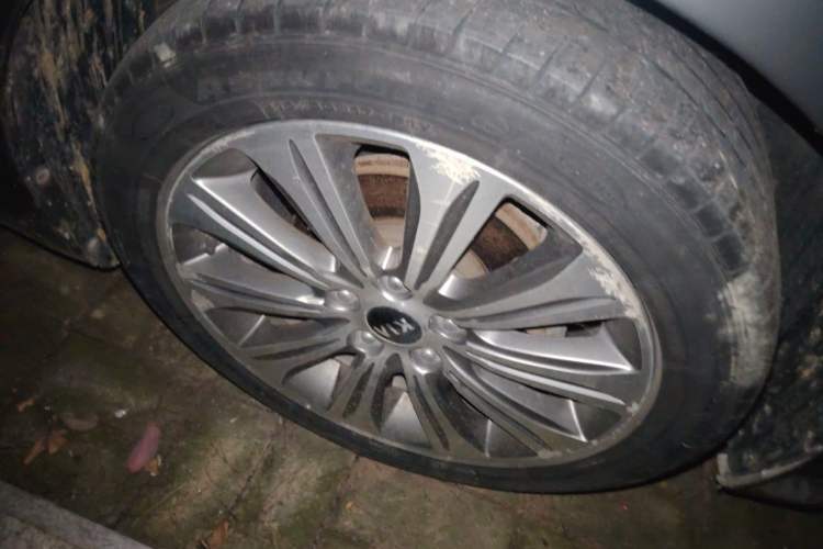 Used Kia K4 2014 1.8L Automatic LUX Right Front Wheel Hub