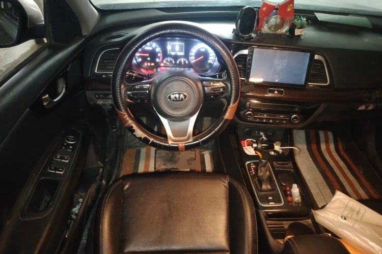 Used Kia K4 2014 1.8L Automatic GLS Steering Wheel