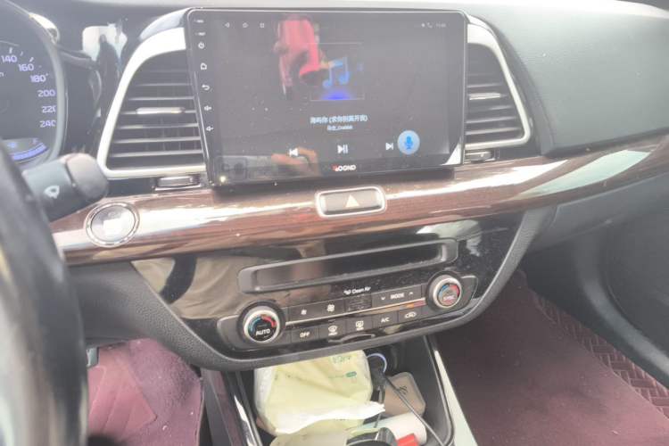 Used Kia K4 2014 1.8L Automatic DLX Audio And AC Panel