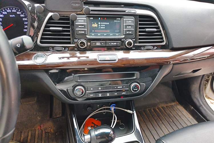 Used Kia K4 2014 1.6T Automatic Turbo Audio And AC Panel