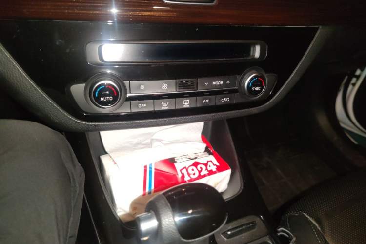 Used Kia K4 2014 1.8L Automatic GLS Audio And AC Panel