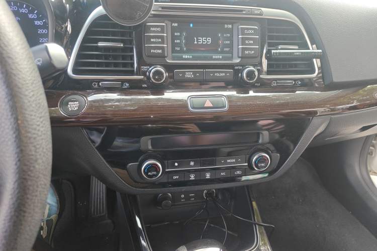 Used Kia K4 2014 1.8L Automatic GLS Audio And AC Panel