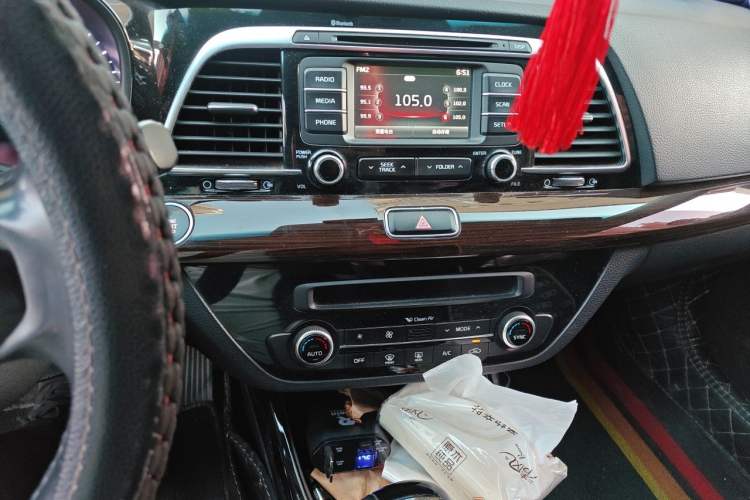 Used Kia K4 2014 1.8L Automatic DLX Audio And AC Panel