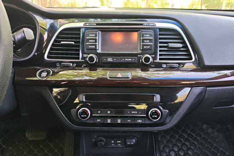 Used Kia K4 2014 1.8L Automatic GLS Audio And AC Panel