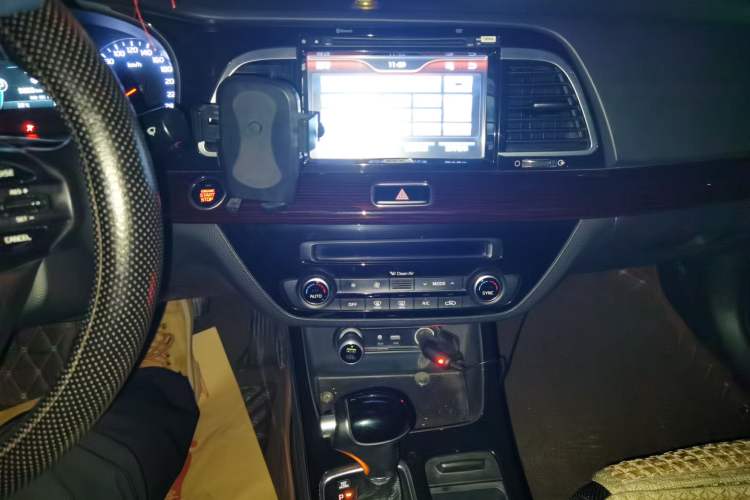 Used Kia K4 2014 1.8L Automatic DLX Audio And AC Panel