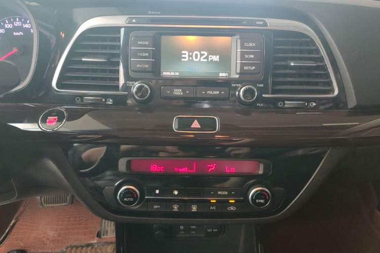 Used Kia K4 2014 1.8L Automatic GLS Audio And AC Panel