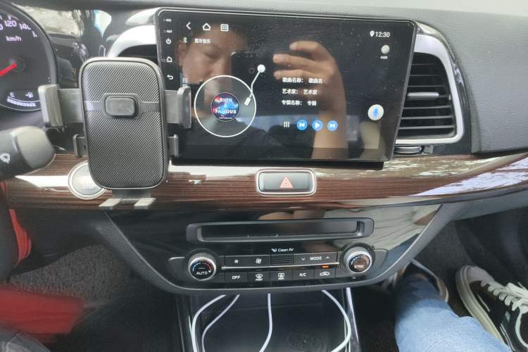 Used Kia K4 2014 1.8L Automatic DLX Audio And AC Panel