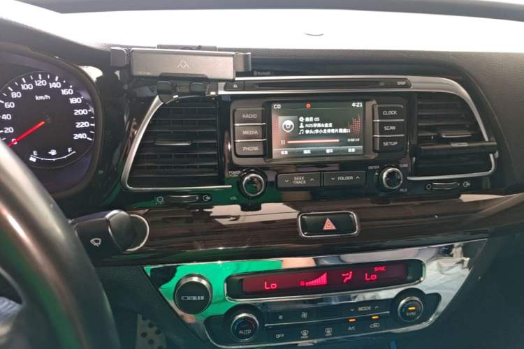 Used Kia K4 2014 1.8L Automatic DLX Audio And AC Panel