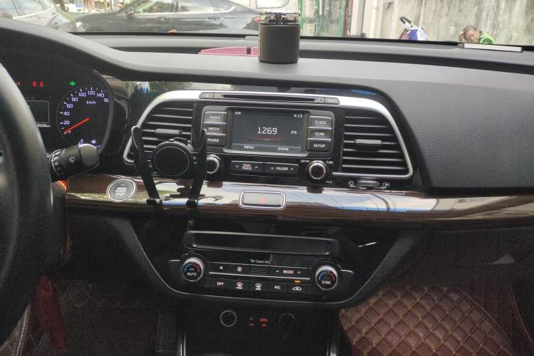 Used Kia K4 2014 1.8L Automatic DLX Audio And AC Panel