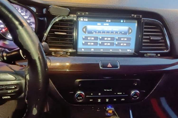 Used Kia K4 2014 1.8L Automatic LUX Audio And AC Panel