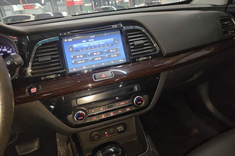 Used Kia K4 2014 1.8L Automatic GLS Audio And AC Panel