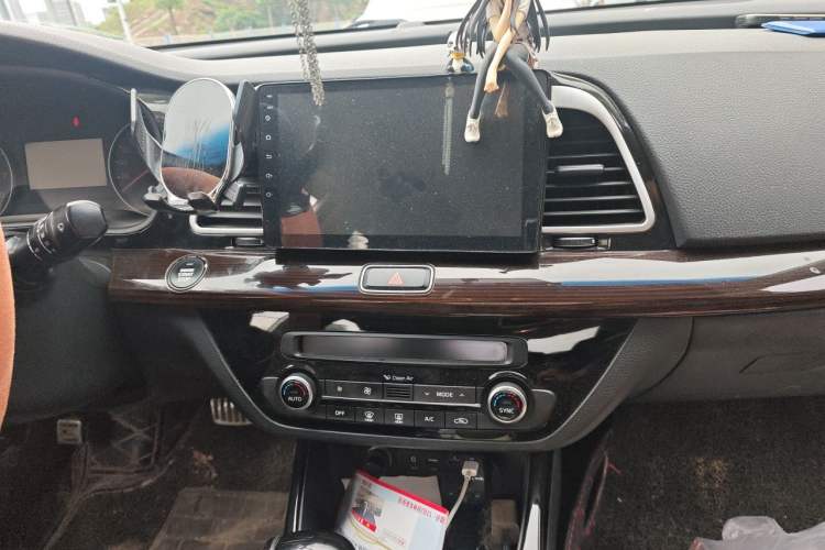 Used Kia K4 2014 1.8L Automatic DLX Audio And AC Panel