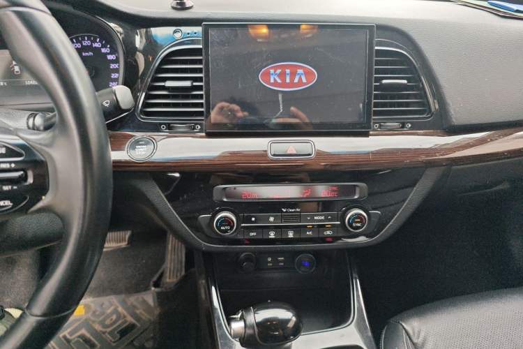 Used Kia K4 2014 1.8L Automatic GLS Audio And AC Panel