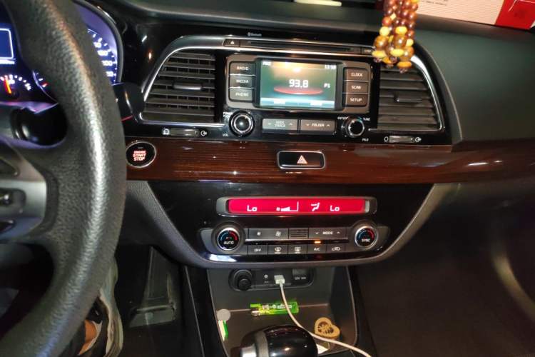 Used Kia K4 2014 1.8L Automatic GLS Audio And AC Panel