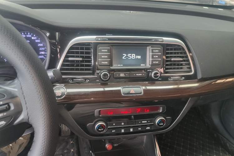 Used Kia K4 2014 1.6T Automatic Turbo Audio And AC Panel