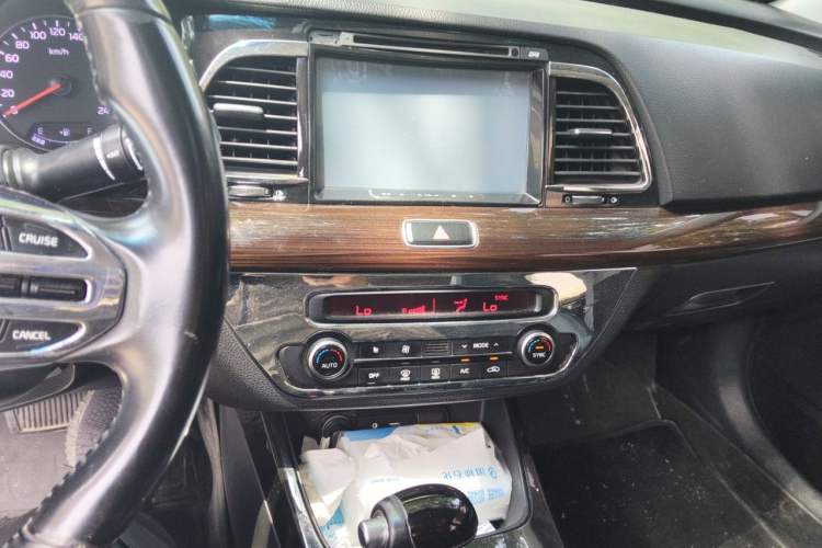 Used Kia K4 2014 1.8L Automatic DLX Audio And AC Panel