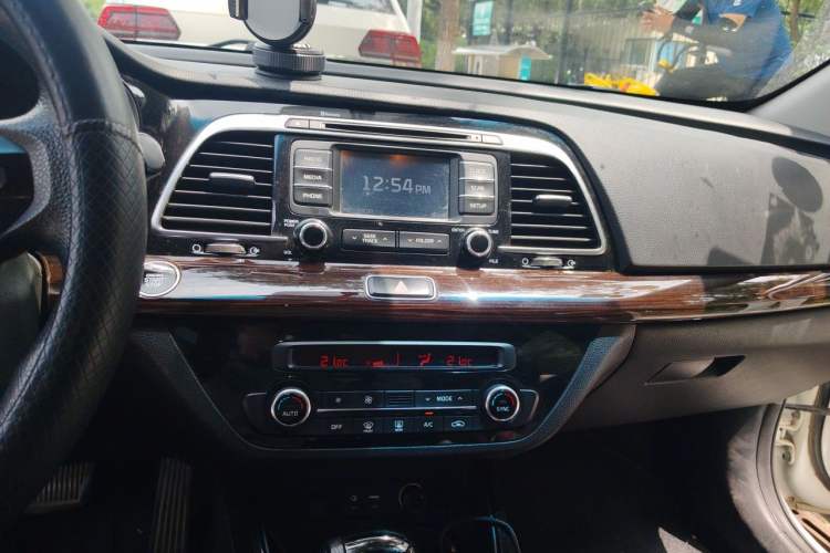 Used Kia K4 2014 1.8L Automatic GLS Audio And AC Panel