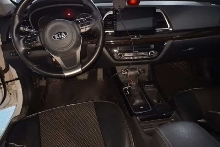 Used Kia K4 2014 1.8L Automatic DLX Center Console