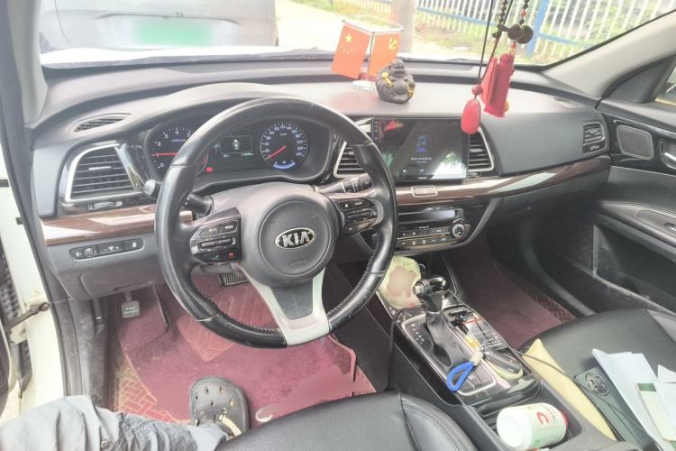 Used Kia K4 2014 1.8L Automatic DLX Center Console