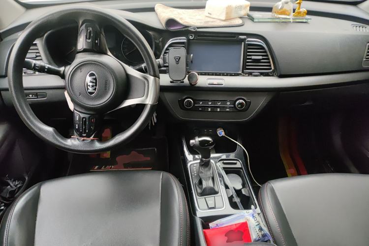 Used Kia K4 2014 1.8L Automatic GL Center Console