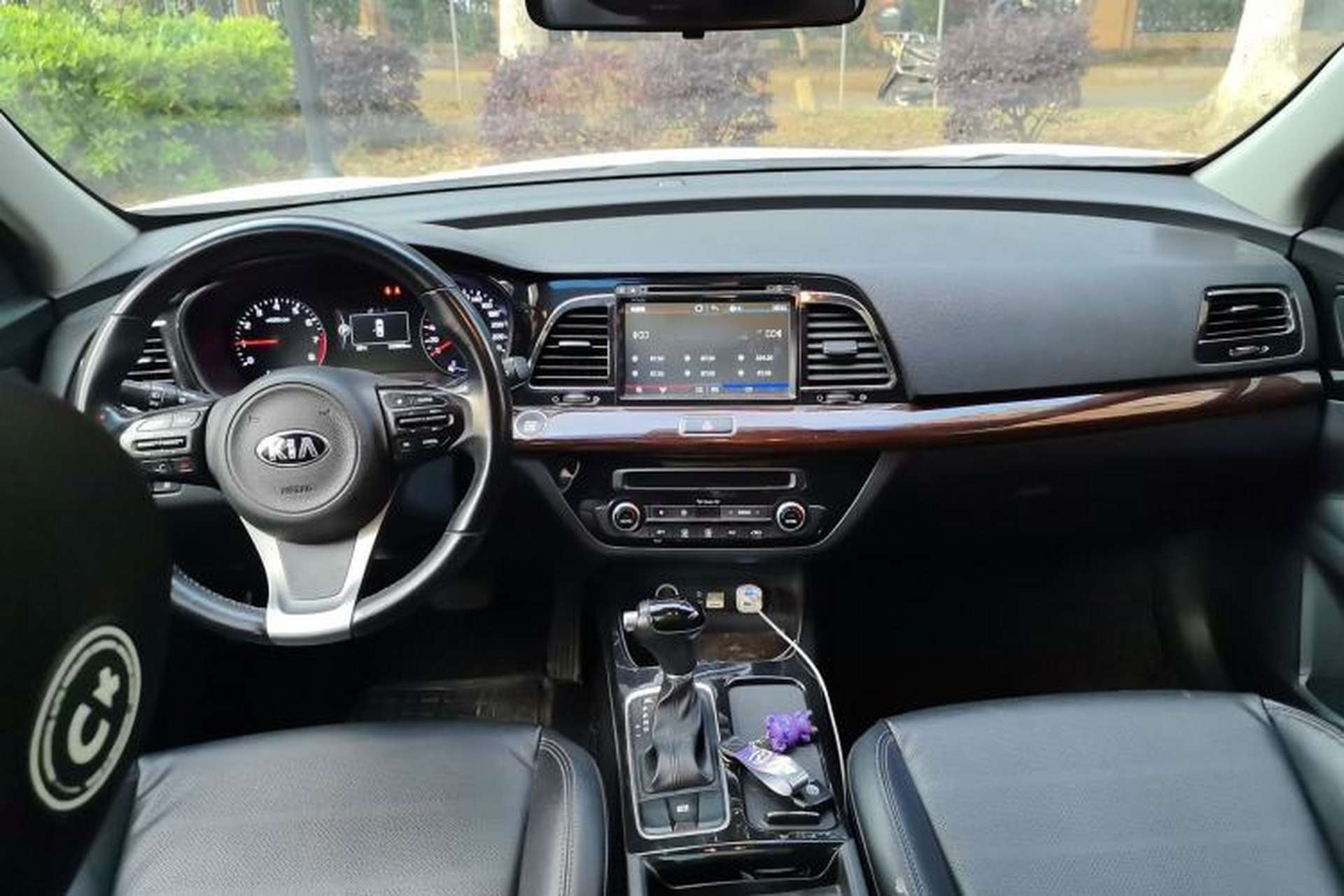 Used Kia K4 2014 1.8L Automatic DLX Center Console