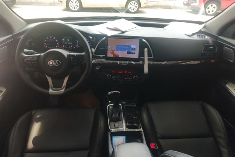 Used Kia K4 2014 1.8L Automatic GLS Center Console