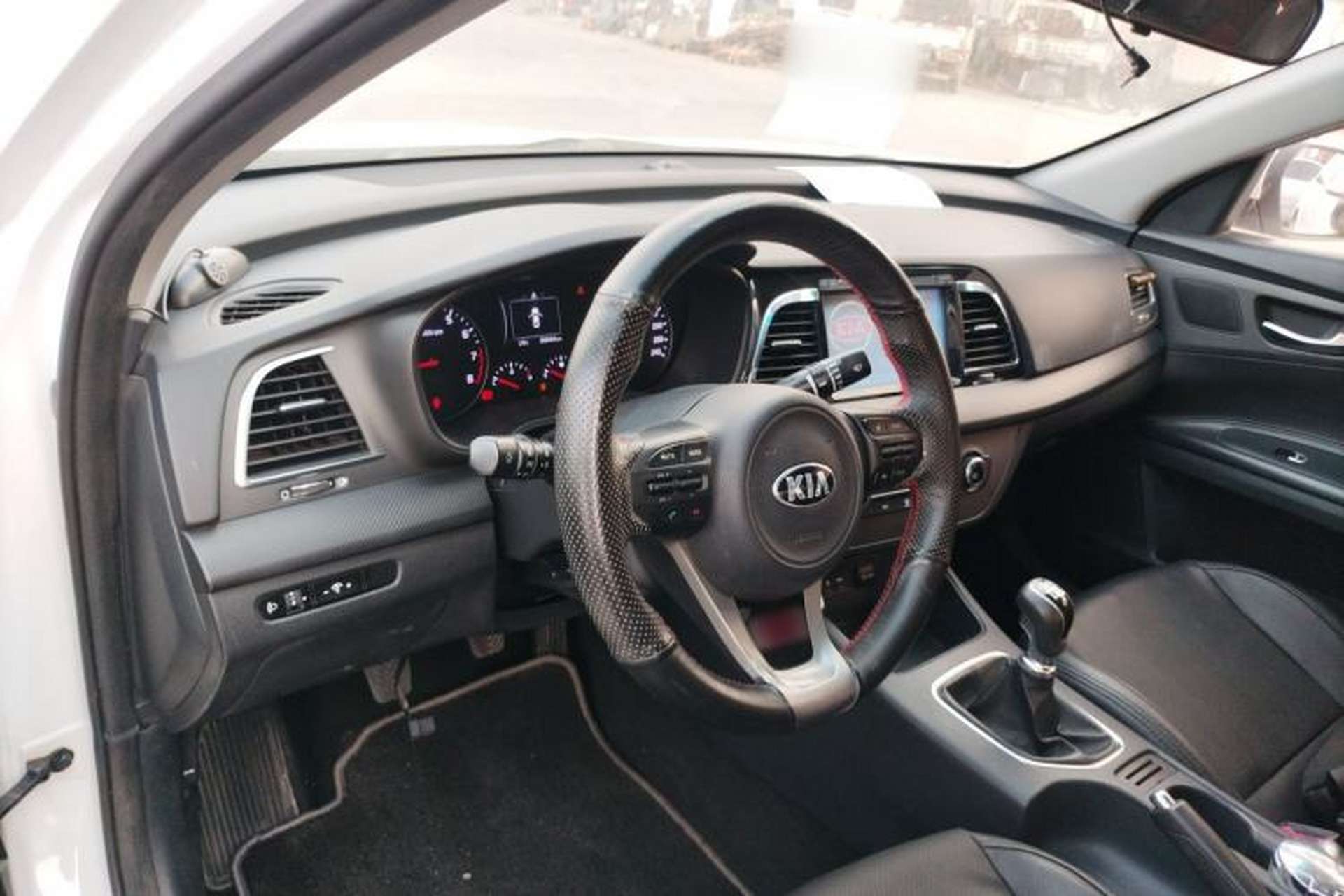Used Kia K4 2014 1.8L Manual GL Center Console