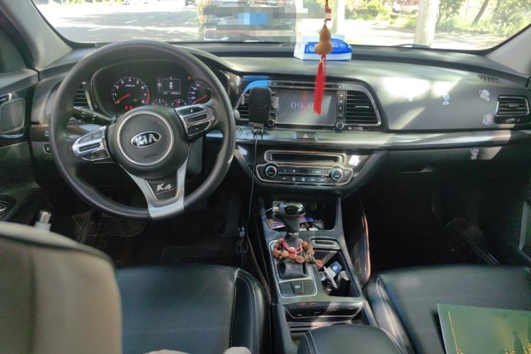 Used Kia K4 2014 1.8L Automatic GLS Center Console