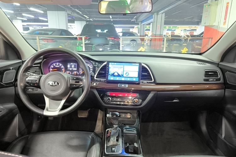 Used Kia K4 2014 1.8L Automatic GLS Center Console