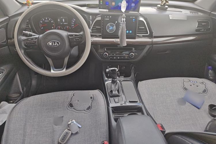 Used Kia K4 2014 1.8L Automatic GLS Center Console