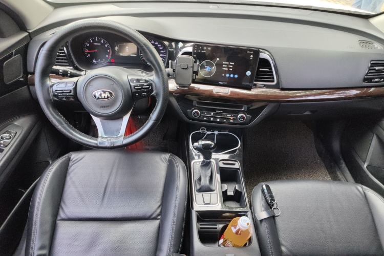 Used Kia K4 2014 1.8L Automatic DLX Center Console