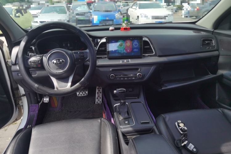 Used Kia K4 2014 1.8L Automatic GLS Center Console