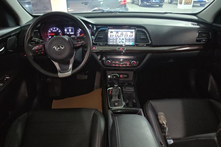 Used Kia K4 2014 1.8L Automatic GLS Center Console
