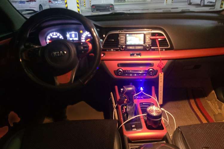 Used Kia K4 2014 1.8L Automatic GLS Center Console
