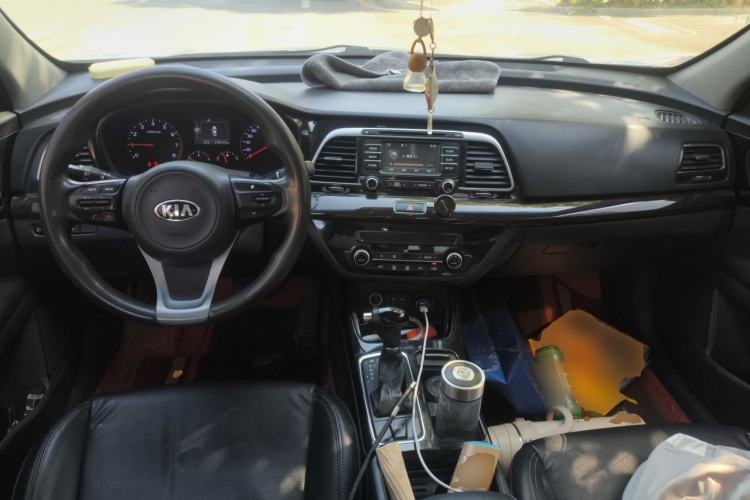 Used Kia K4 2014 1.8L Automatic GLS Center Console