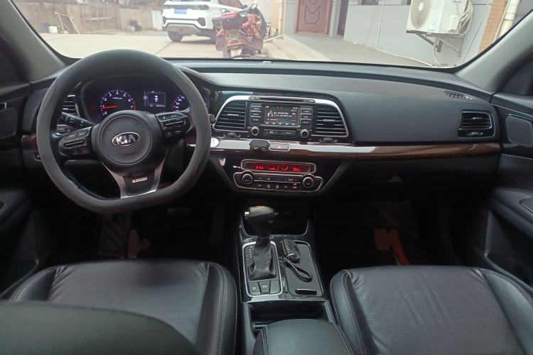 Used Kia K4 2014 1.6T Automatic Turbo Center Console