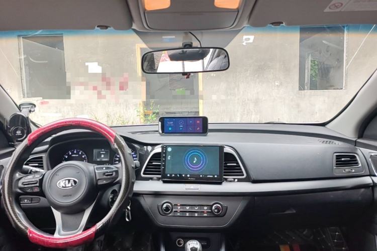 Used Kia K4 2014 1.8L Manual GL Center Console