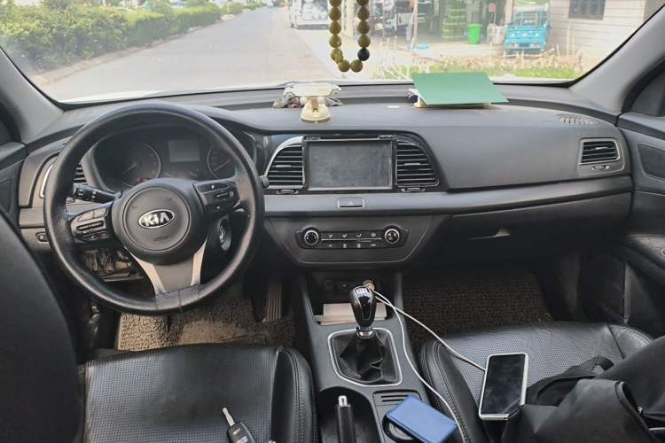 Used Kia K4 2014 1.8L Manual GL Center Console
