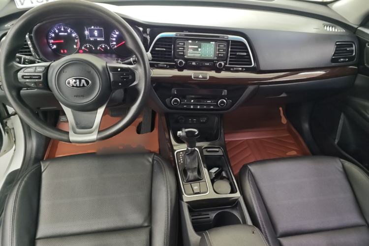 Used Kia K4 2014 1.8L Automatic GLS Center Console
