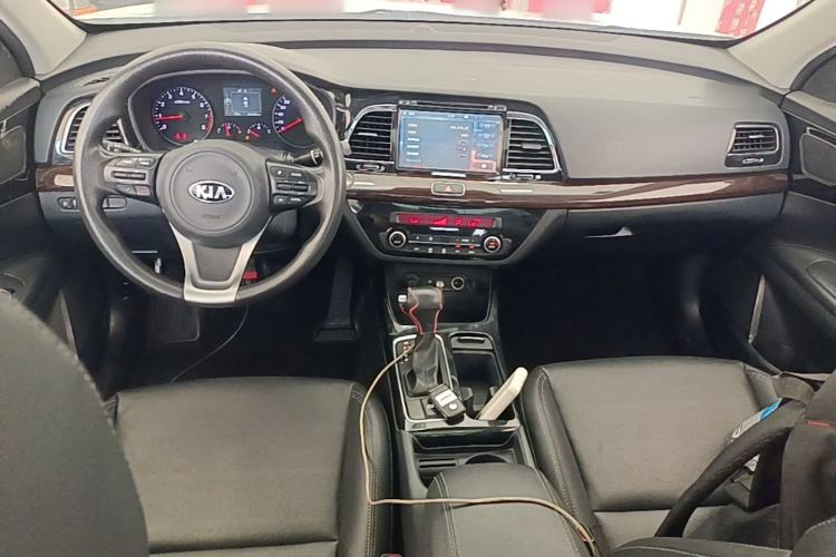 Used Kia K4 2014 1.8L Automatic GLS Center Console
