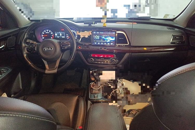 Used Kia K4 2014 1.8L Automatic DLX Center Console