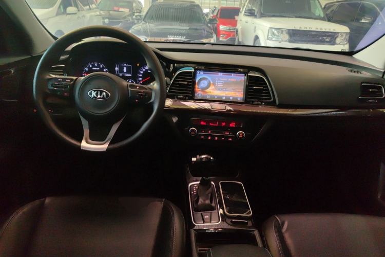 Used Kia K4 2014 1.8L Automatic GLS Center Console